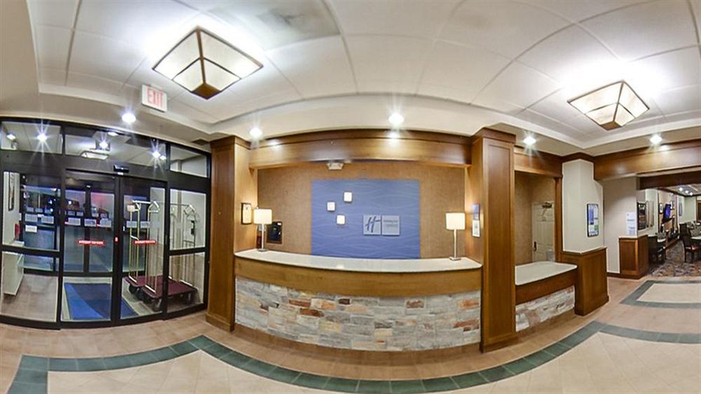 Holiday Inn Express Hotel & Suites Coralville, An Ihg Hotel Exterior foto